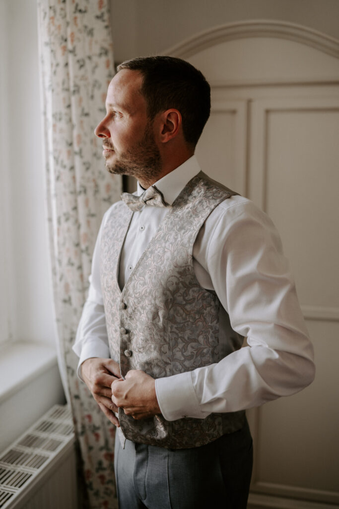 Paarshooting Schloss Teutschenthal Hochzeit im Park Fotograf Halle