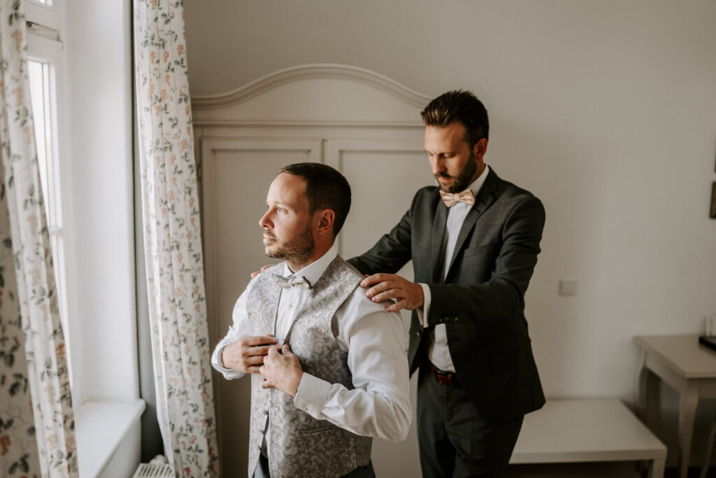 Paarshooting Schloss Teutschenthal Hochzeit im Park Fotograf Halle