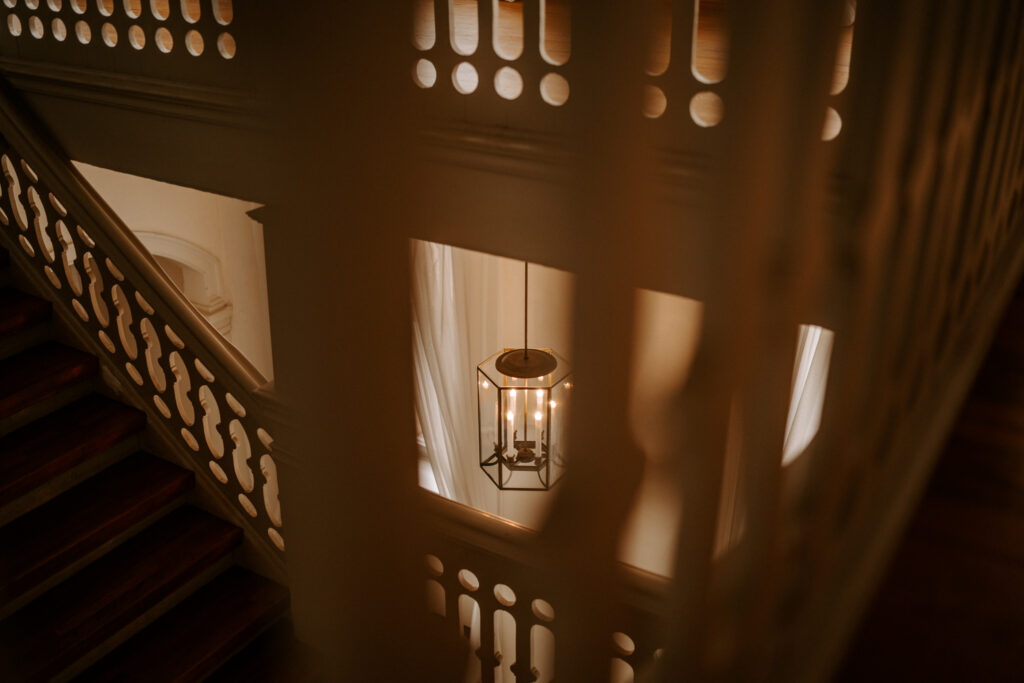 Rittergut Ermlitz Hochzeit Hochzeitsreportage Fotograf Hochzeitsfotografin Getting ready der Braut in der Suite