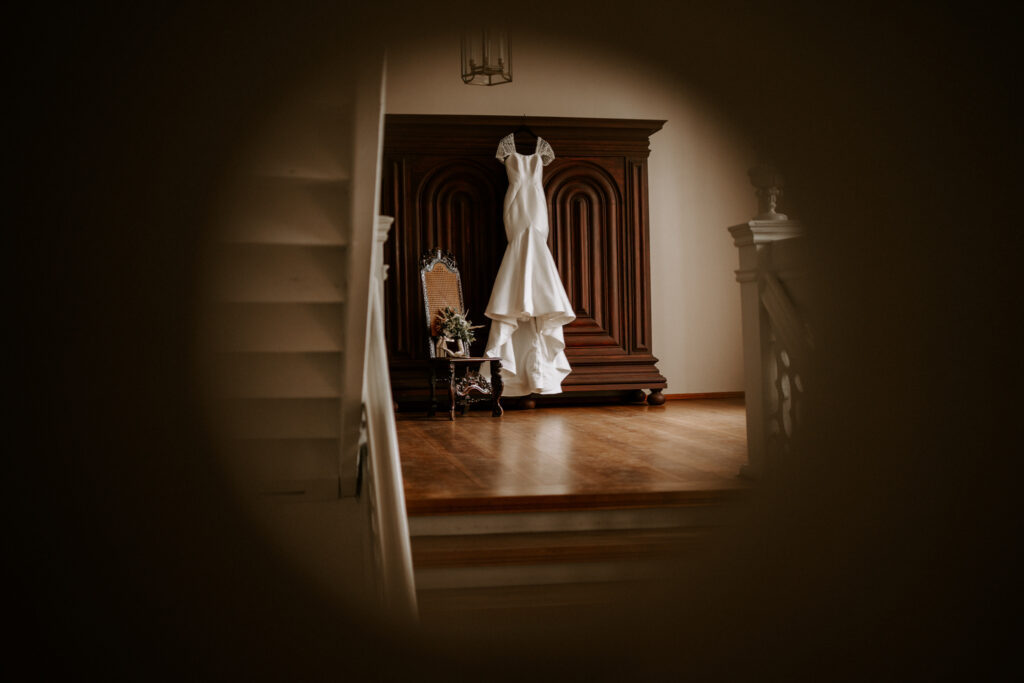 Rittergut Ermlitz Hochzeit Hochzeitsreportage Fotograf Hochzeitsfotografin Getting ready der Braut in der Suite