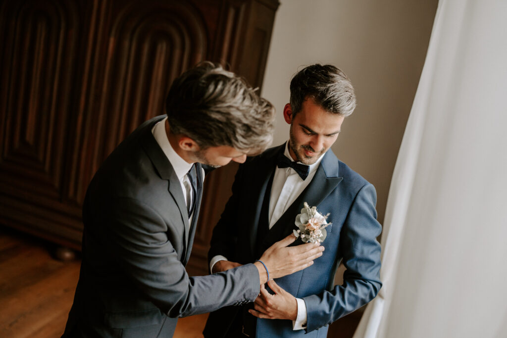 Rittergut Ermlitz Hochzeit Hochzeitsreportage Fotograf Hochzeitsfotografin Getting ready Bräutigam in der Suite