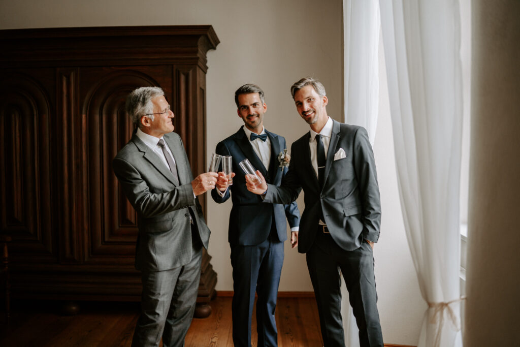 Rittergut Ermlitz Hochzeit Hochzeitsreportage Fotograf Hochzeitsfotografin Getting ready Bräutigam in der Suite