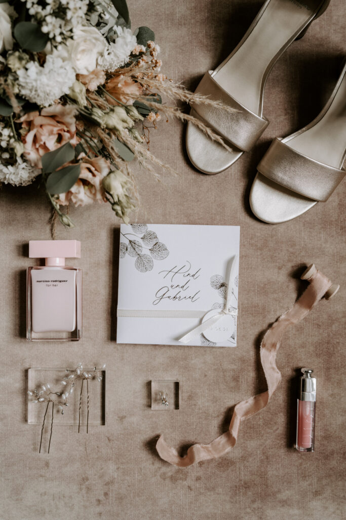 Rittergut Ermlitz Hochzeit Hochzeitsreportage Fotograf Hochzeitsfotografin Getting ready der Braut in der Suite